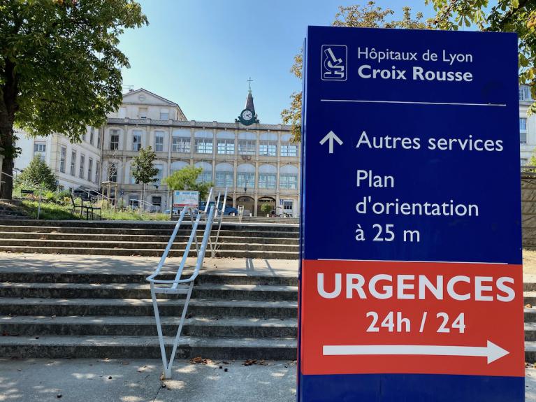 Vous souhaitez vous rendre dans un établissement de santé à Lyon, contactez-nous !